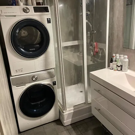 Bright Modern - Prime Location 올레순